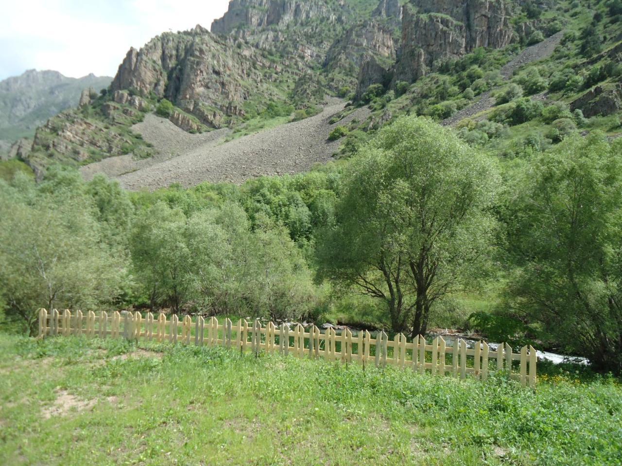 The River House Yeghegis Yekhegis 外观 照片