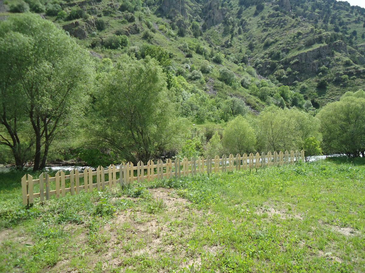 The River House Yeghegis Yekhegis 外观 照片
