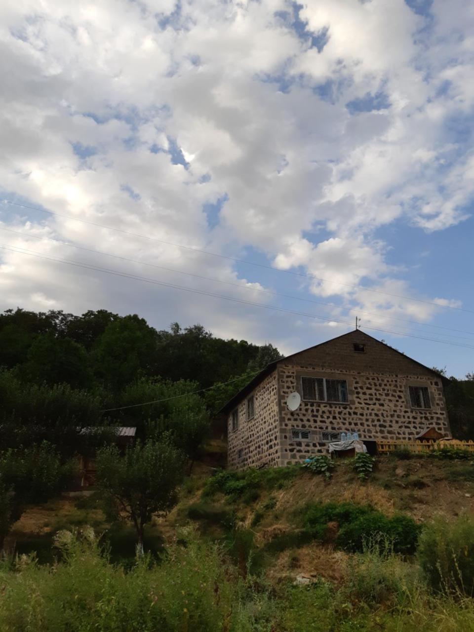 The River House Yeghegis Yekhegis 外观 照片